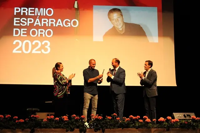 Entrega del Premio Esp&aacute;rrago de Oro de Tudela de Duero a Manu Carre&ntilde;o | Valladolid Plural
