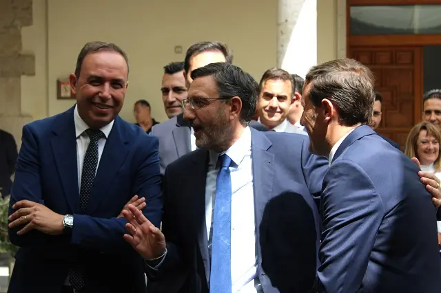 El portavoz del PSOE Francisco Ferreira junto al presidente y vicepresidente de la Diputaci&oacute;n de Valladolid | Valladolid Plural