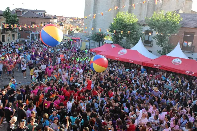 La Plaza Mayor durante el preg&oacute;n de las Fiestas de Santa Marina de Cigales | Valladolid Plural