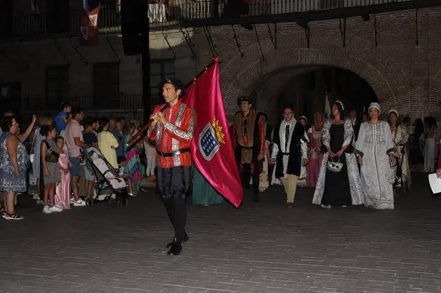 Desfile inaugural de la Feria Renacentista de Medina del Campo | Valladolid Plural