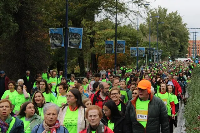 Marcha Contra el C&aacute;ncer a su paso por Isabel La Cat&oacute;lica | Valladolid Plural