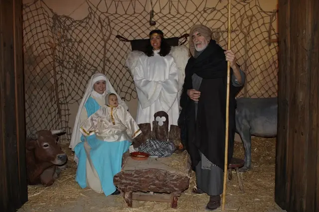 Mar&iacute;a, Jos&eacute; y el Ni&ntilde;o Jes&uacute;s, junto al &aacute;ngel en el Bel&eacute;n de Cabez&oacute;n | Valladolid Plural