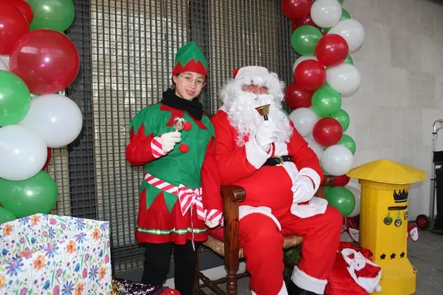 Pap&aacute; Noel y su elfa llegan a La Cist&eacute;rniga | Valladolid Plural