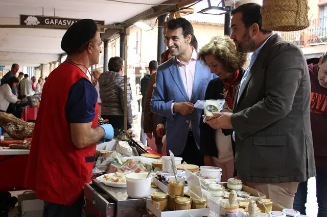 Inauguraci&oacute;n del XIII Mercado del Queso de Villal&oacute;n | Valladolid Plural