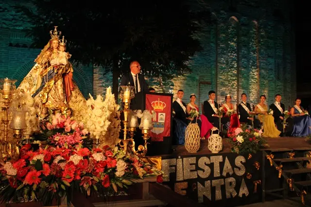 La Virgen del Rosario preside el preg&oacute;n de las Fiestas de Mojados | Valladolid Plural