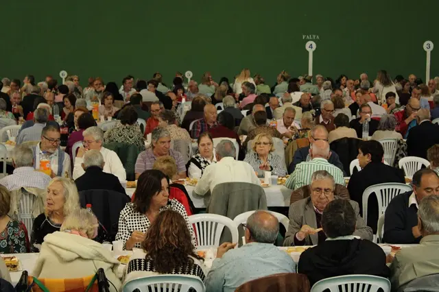Comida popular por el D&iacute;a de los Mayores en Santovenia | Valladolid Plural