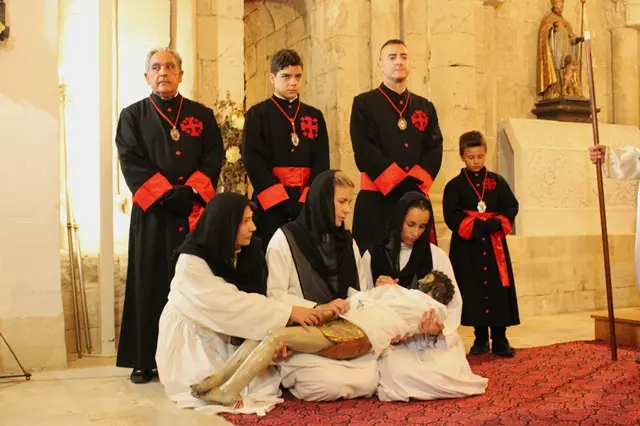 Cristo ya bajado de la Cruz durante El Descendimiento de Fresno el Viejo | Valladolid Plural