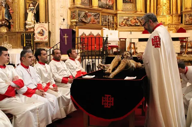 Acto del Lavatorio en la ma&ntilde;ana del Viernes Santo en Nava del Rey | Valladolid Plural