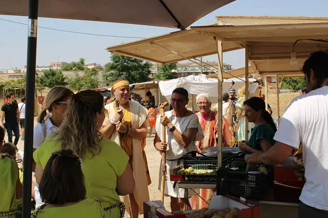 El alcalde de Cabezón y el presidente de la Asociación de Vacceos inauguran el mercado | Valladolid Plural