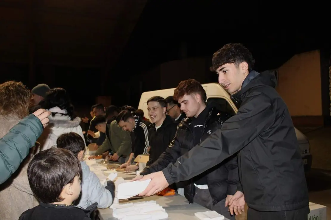 Encendido luces de Navidad y chocolatada Fuensaldana 2025 (10)