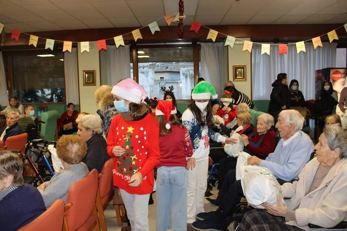 Mercados visita mayores y belenes Navidad Medina de Rioseco 2025 (4)