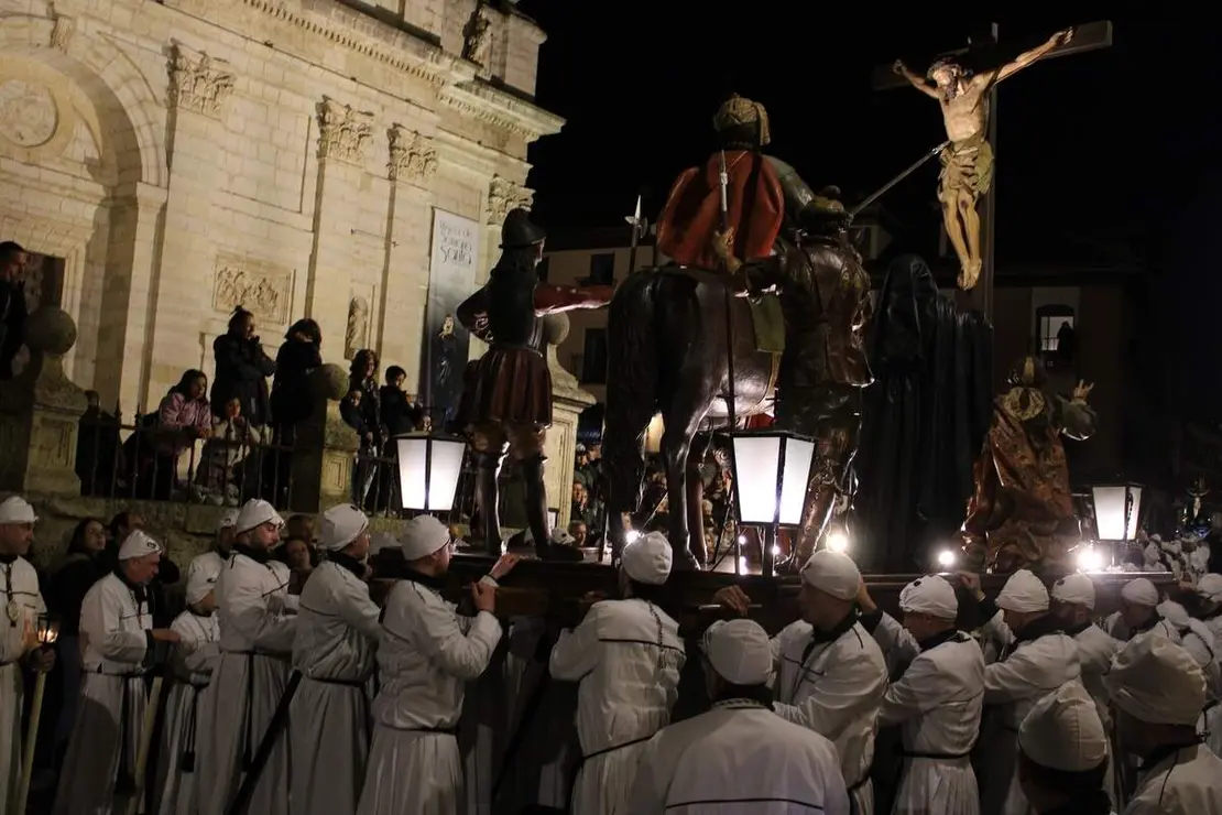 Salida de los Pasos Grandes y procesion del Viernes Santo Semana Santa Medina de Rioseco 2026 (16)