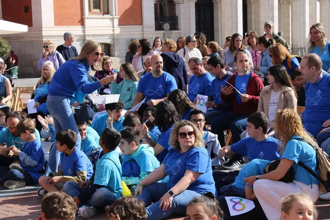 Celebracion acto Dia Mundial del Autismo Plaza Mayor Valladolid 2026 (2)