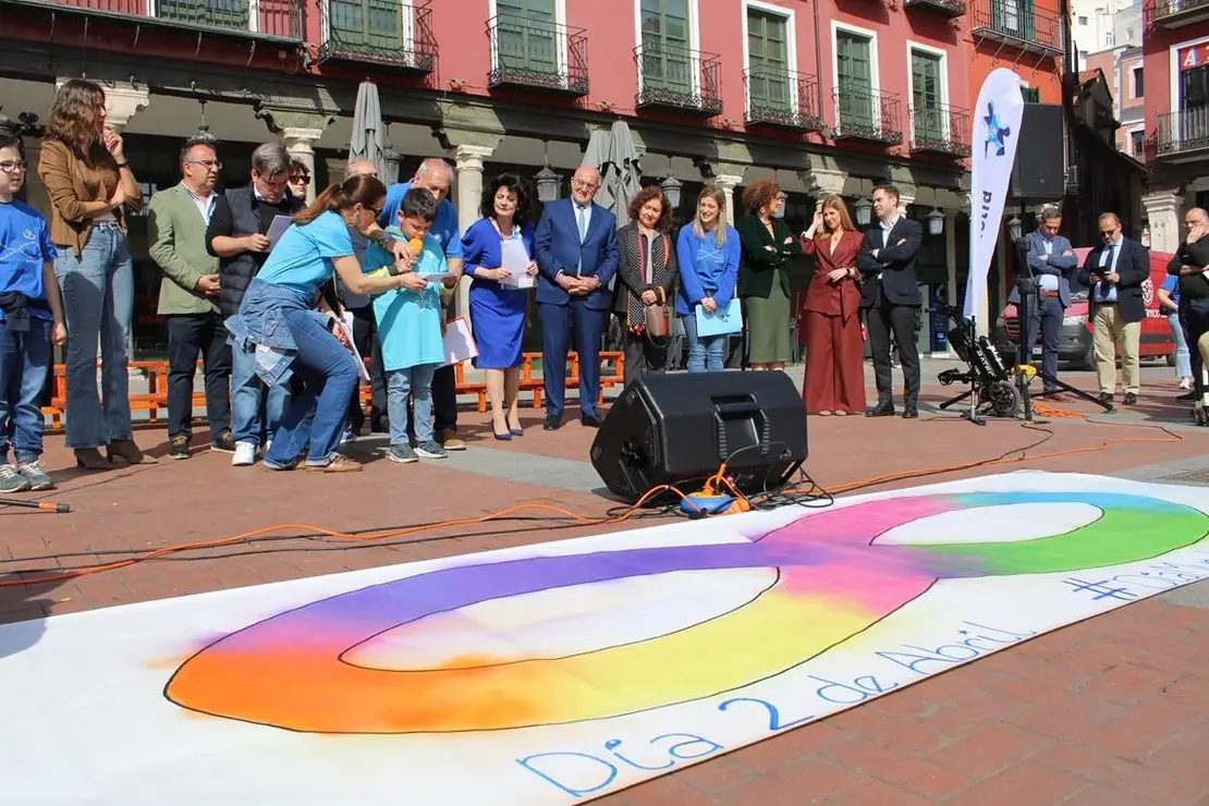 Celebracion acto Dia Mundial del Autismo Plaza Mayor Valladolid 2026 (6)
