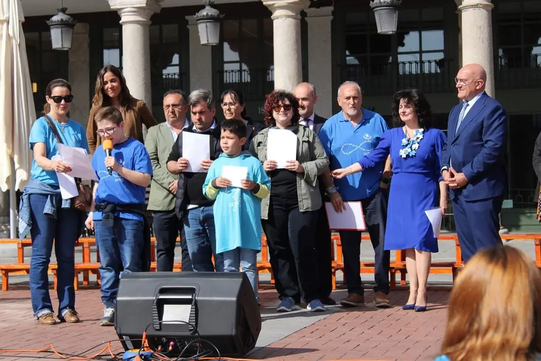 Celebracion acto Dia Mundial del Autismo Plaza Mayor Valladolid 2026 (5)