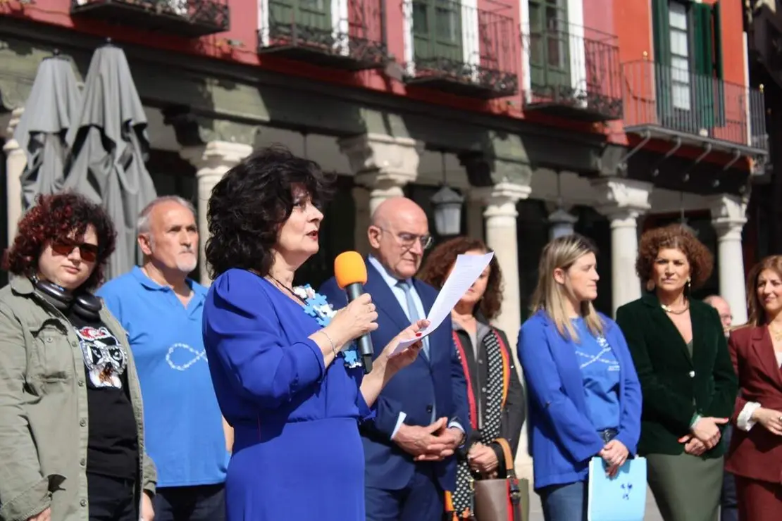 Celebracion acto Dia Mundial del Autismo Plaza Mayor Valladolid 2026 (8)