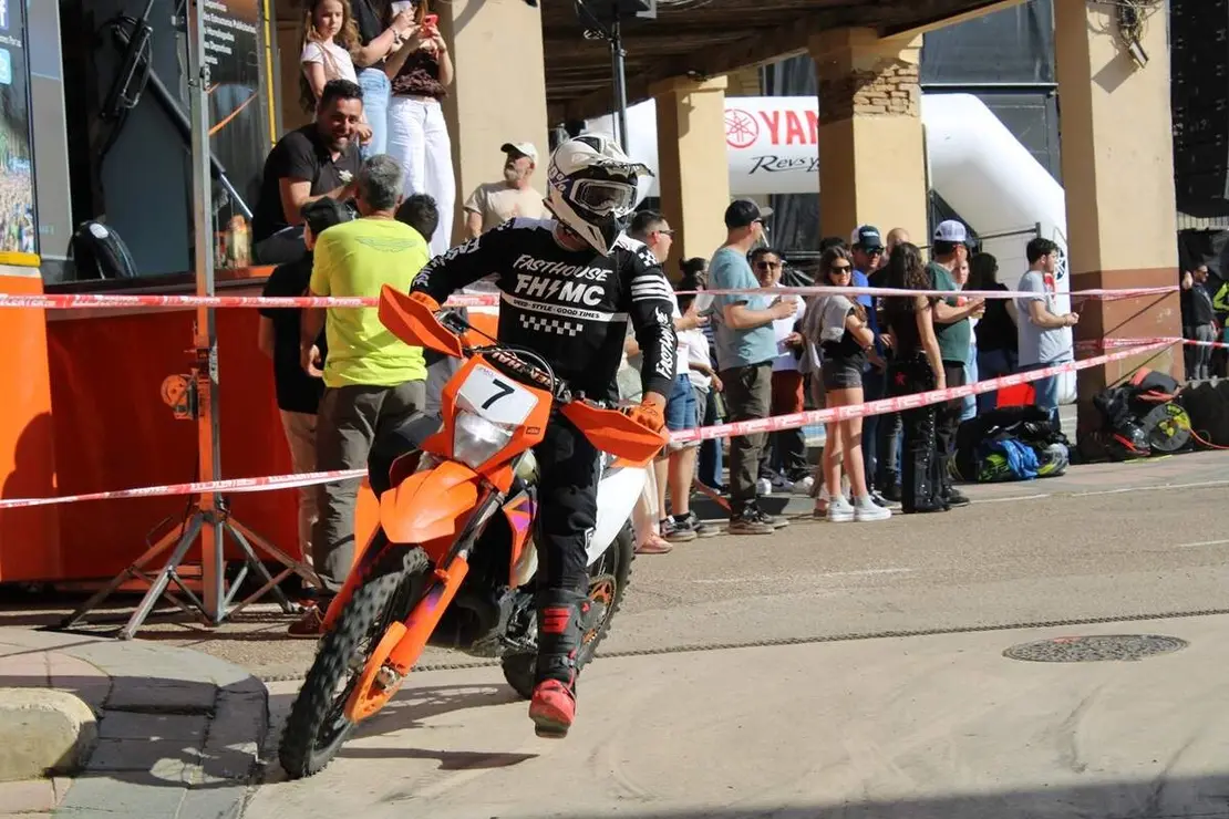 Concentracion motera Los Pichones y Super Enduro Urbano Villalon de Campos 2026 (11)
