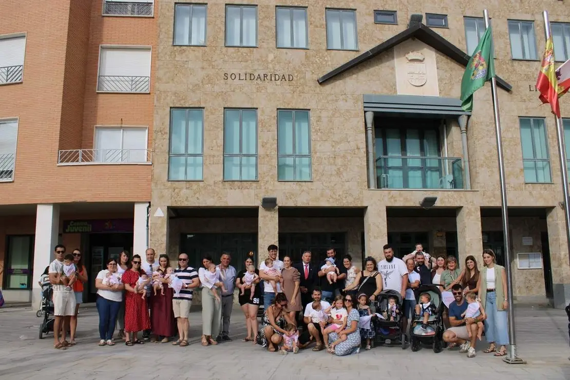 Entrega del panuelo y proclamacion de Quintos y Quintas Fiestas de La Cisterniga 2026 (4)