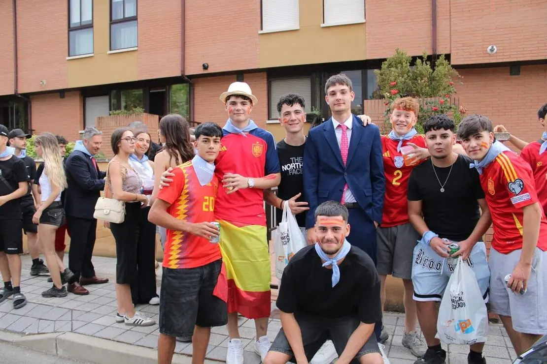 Entrega del panuelo y proclamacion de Quintos y Quintas Fiestas de La Cisterniga 2026 (7)
