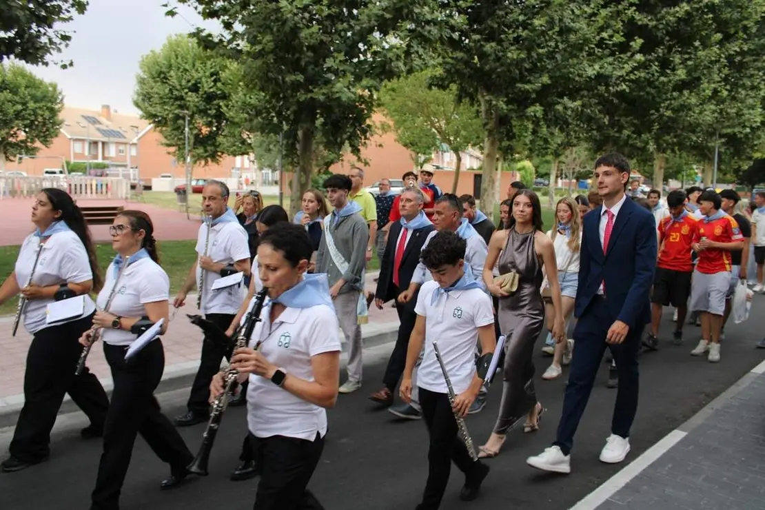Entrega del panuelo y proclamacion de Quintos y Quintas Fiestas de La Cisterniga 2026 (8)