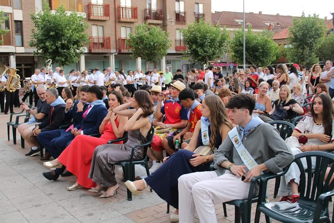 Entrega del panuelo y proclamacion de Quintos y Quintas Fiestas de La Cisterniga 2026 (10)