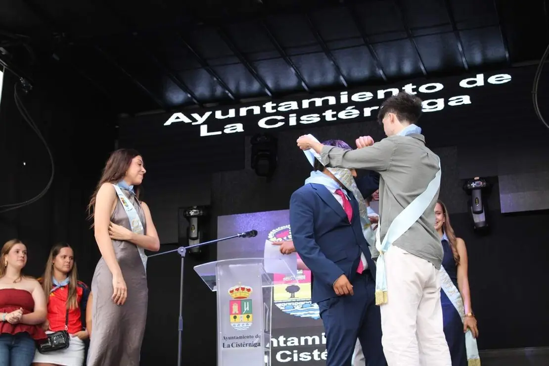 Entrega del panuelo y proclamacion de Quintos y Quintas Fiestas de La Cisterniga 2026 (11)