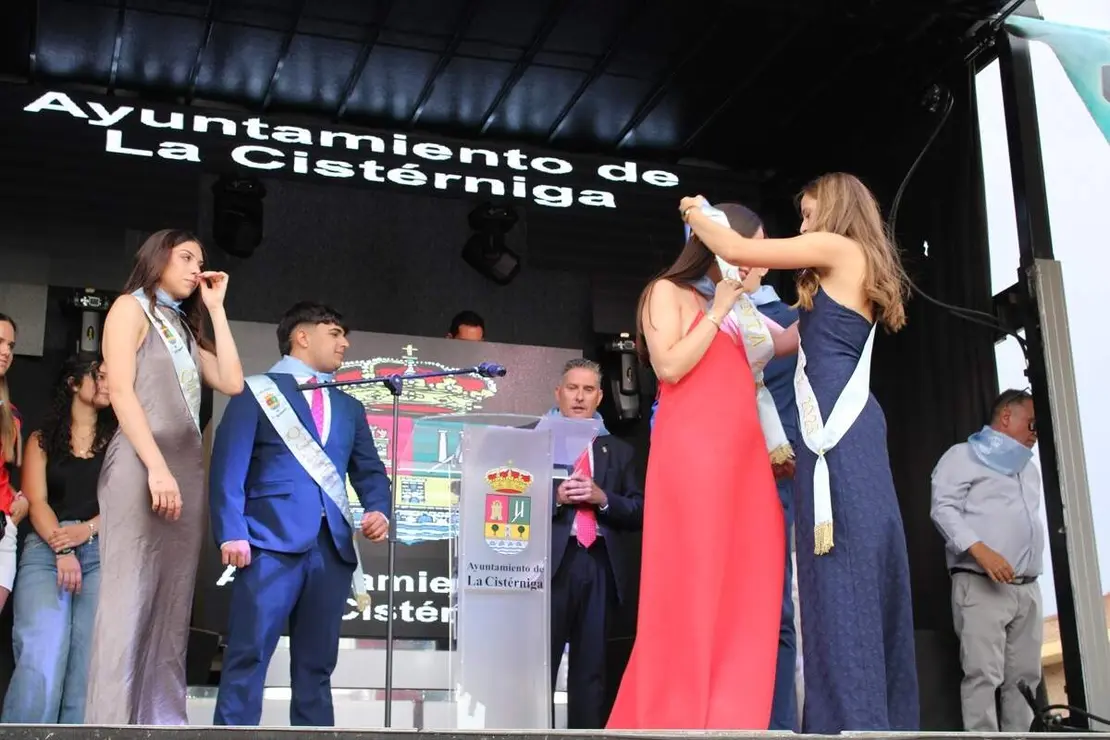 Entrega del panuelo y proclamacion de Quintos y Quintas Fiestas de La Cisterniga 2026 (12)