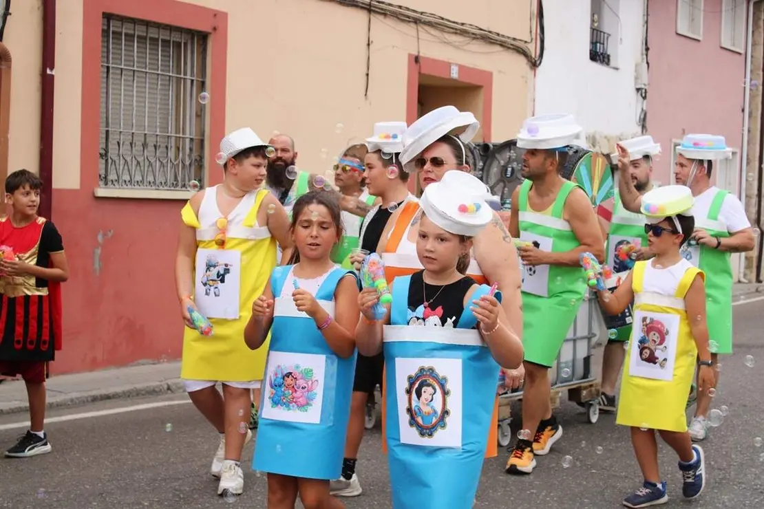Desfile de disfraces inicio Fiestas San Roque Cabezon de Pisuerga 2026 (5)