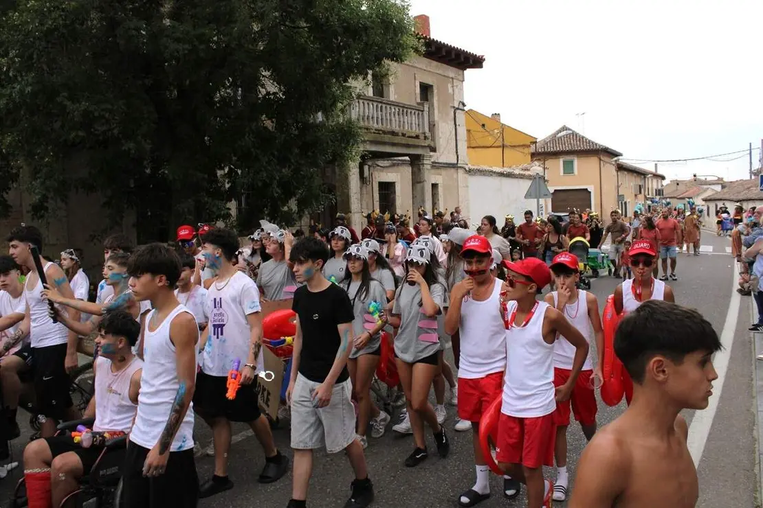 Desfile de disfraces inicio Fiestas San Roque Cabezon de Pisuerga 2026 (7)