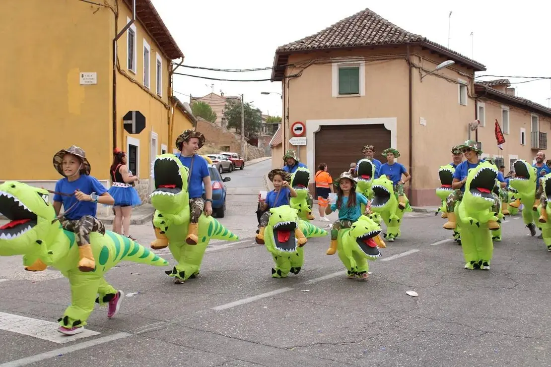 Desfile de disfraces inicio Fiestas San Roque Cabezon de Pisuerga 2026 (8)