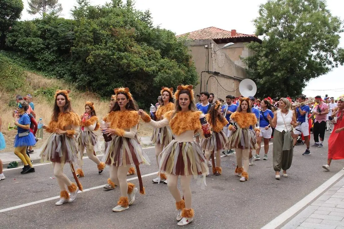 Desfile de disfraces inicio Fiestas San Roque Cabezon de Pisuerga 2026 (10)