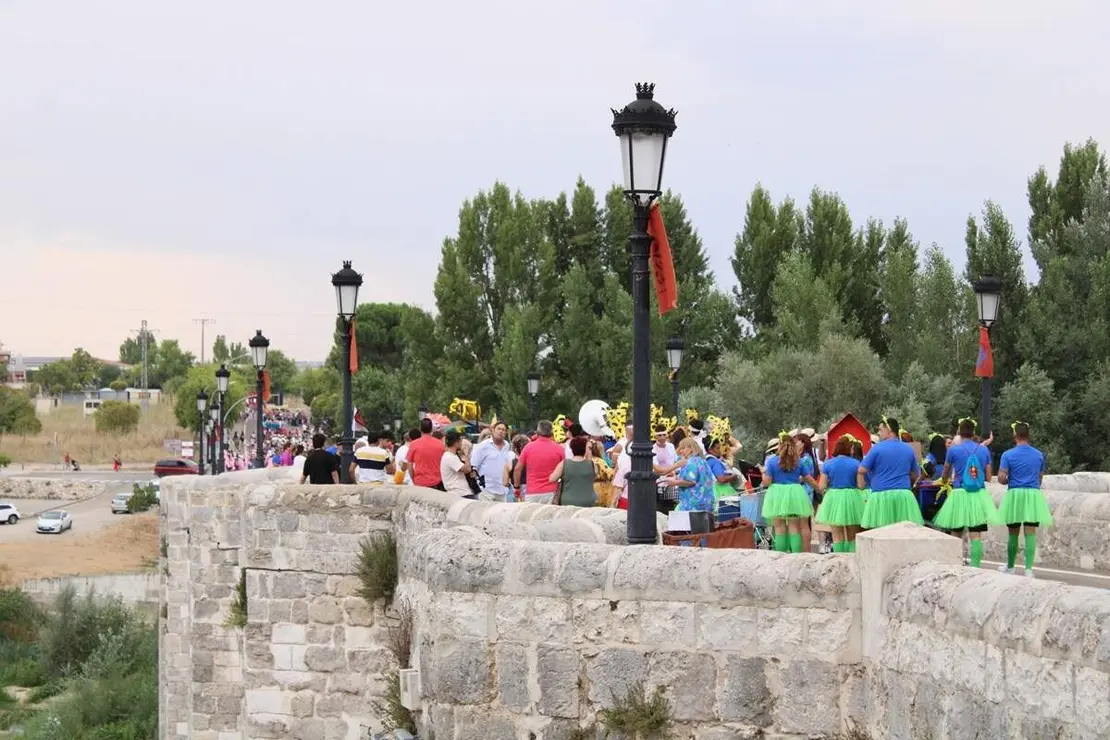 Desfile de disfraces inicio Fiestas San Roque Cabezon de Pisuerga 2026 (15)
