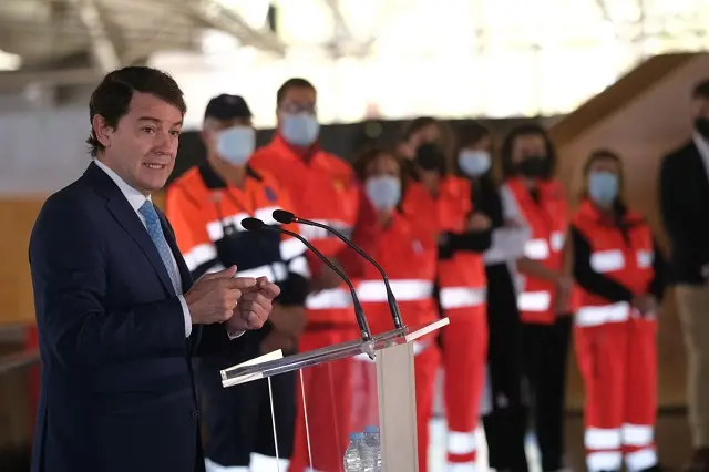 Alfonso Fern&aacute;ndez Ma&ntilde;ueco durante el acto de clausura del vacun&oacute;dromo instalado en el Multiusos S&aacute;nchez Para&iacute;so de Salamanca 