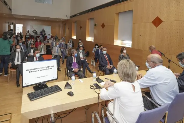 Ver&oacute;nica Casado explica a los presidentes de las diputaciones de Castilla y Le&oacute;n su nuevo plan de Atenci&oacute;n Primaria | Fuente: Sacyl 