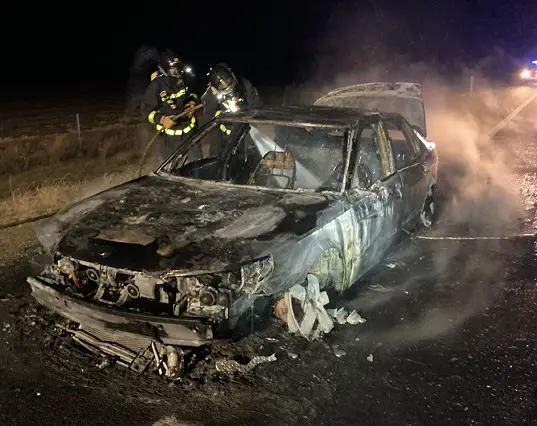 Incendio de un turismo en la A-62, en Alaejos | Fuente: Bomberos Diputaci&oacute;n de Valladolid