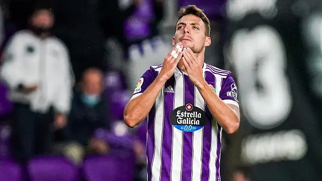 &Oacute;scar Plano celebrando el gol del empate ante el M&aacute;laga | Fuente: Real Valladolid