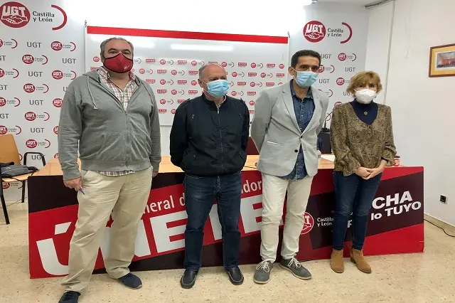 Faustino Temprano y Tom&aacute;s P&eacute;rez de UGT, Vicente Andr&eacute;s y Ana Fern&aacute;ndez de CCOO | Fuente: UGT Castilla y Le&oacute;n