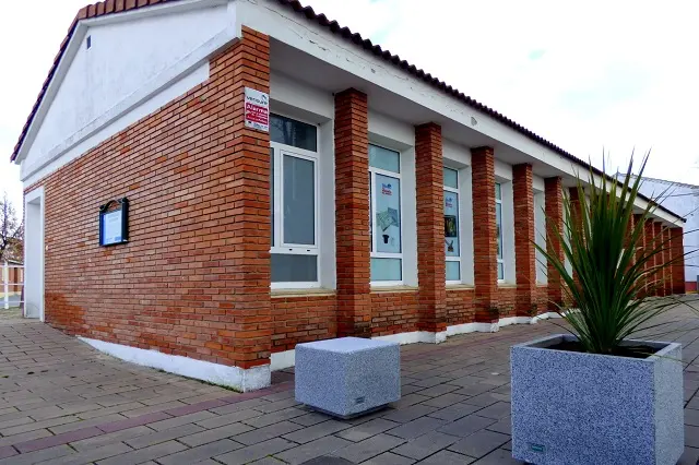 Antiguas escuelas Aldeamayor de San Mart&iacute;n