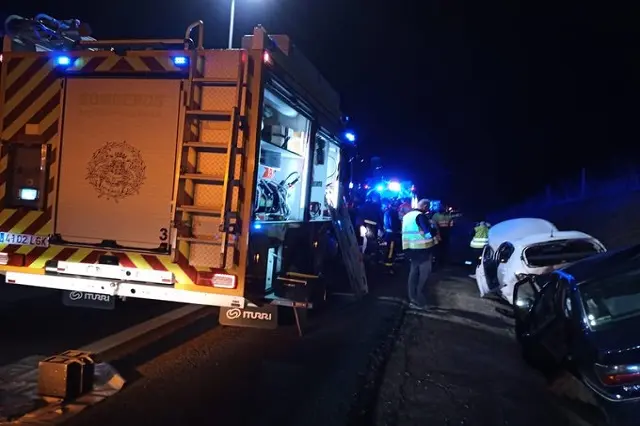 Accidente en la A-6 en Tordesillas | Fuente: Bomberos Diputaci&oacute;n de Valladolid