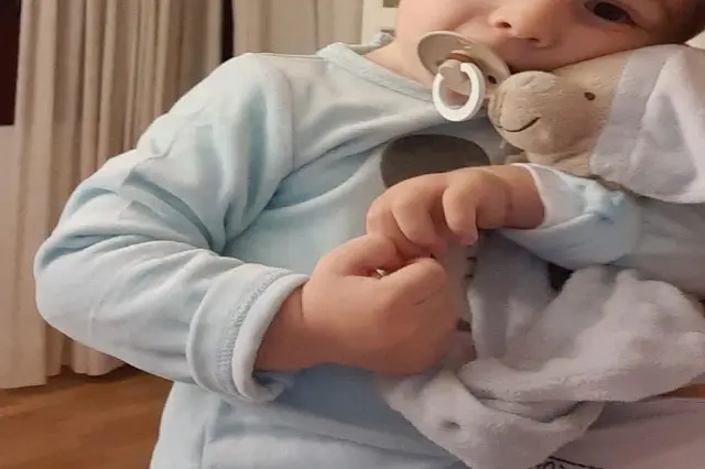 El peque&ntilde;o junto a su amigo Bubu | Fuente: @NaokoBeauty