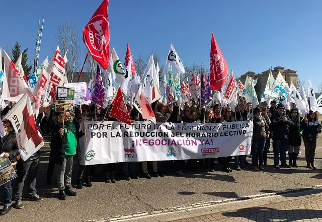 Concentraci&oacute;n sindical de educaci&oacute;n p&uacute;blica | Fuente: CSIF Castilla y Le&oacute;n