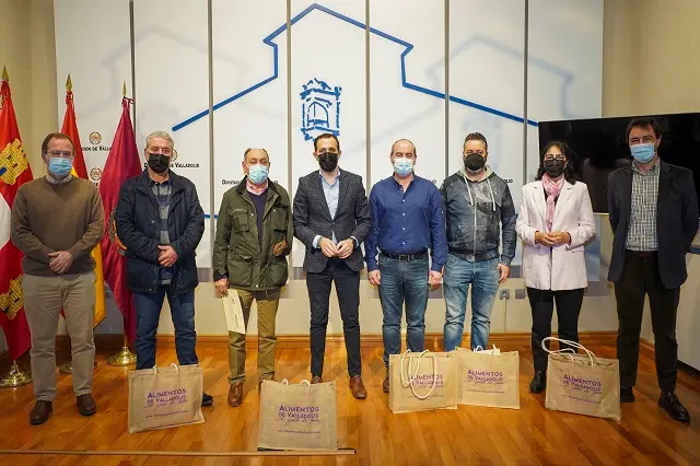 Valladlid. 27/12/2021. Agradecimiento a los agricultores de la provincia por  salvar a 13 aguiluchos. 
FOTO/DPV/Miguel &Aacute;ngel Santos