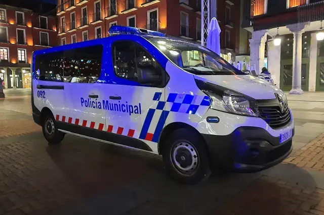Furg&oacute;n de la Polic&iacute;a Municipal en la Plaza Mayor | Valladolid Plural
