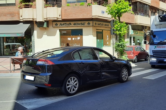 Accidente de tr&aacute;fico en la calle Fuente el Sol | Valladolid Plural