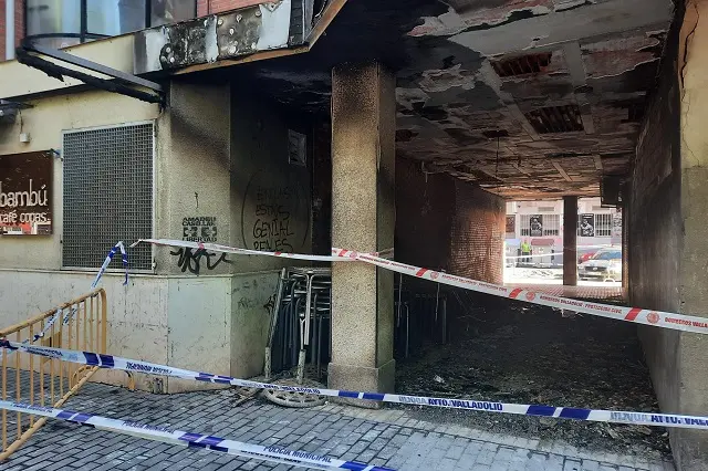 El pasaje de la Plaza Solidaridad qued&oacute; totalmente calcinado | Valladolid Plural