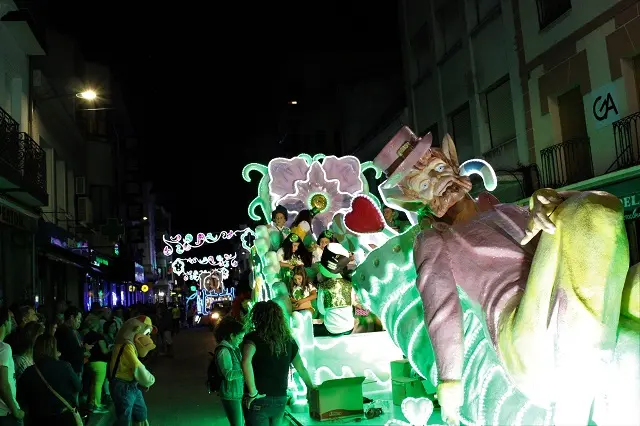 Gran Desfile de Carrozas de las Fiestas de San Antol&iacute;n de Medina del Campo | Valladolid Plural