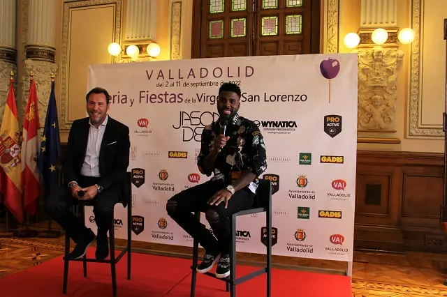 El artista estadounidense Jason Derulo, en rueda de prensa junto al alcalde de Valladolid | Valladolid Plural