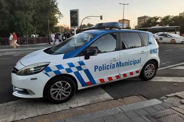 Patrulla Polic&iacute;a Municipal en el entorno de Las Moreras | Valladolid Plural