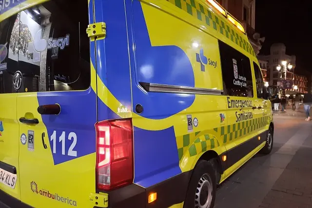 Una ambulancia en el centro de Valladolid | Valladolid Plural