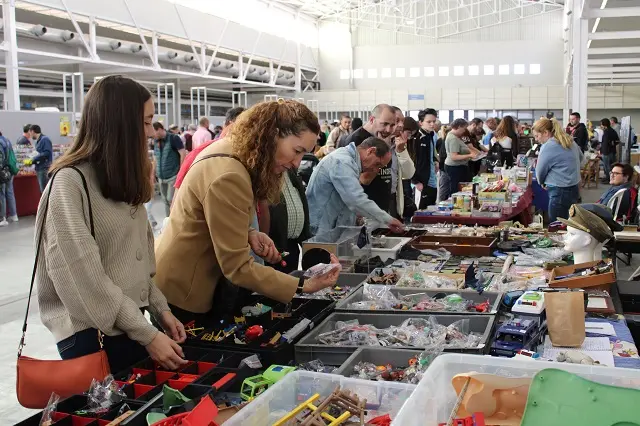 Los vallisoletanos se adentran en la XIII Feria del Coleccionismo | Valladolid Plural